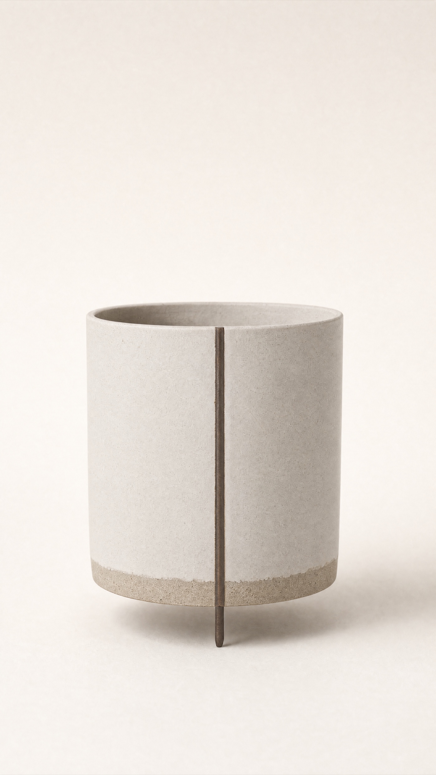 Dryfoot Planter, Tabletop — the full studio frame.