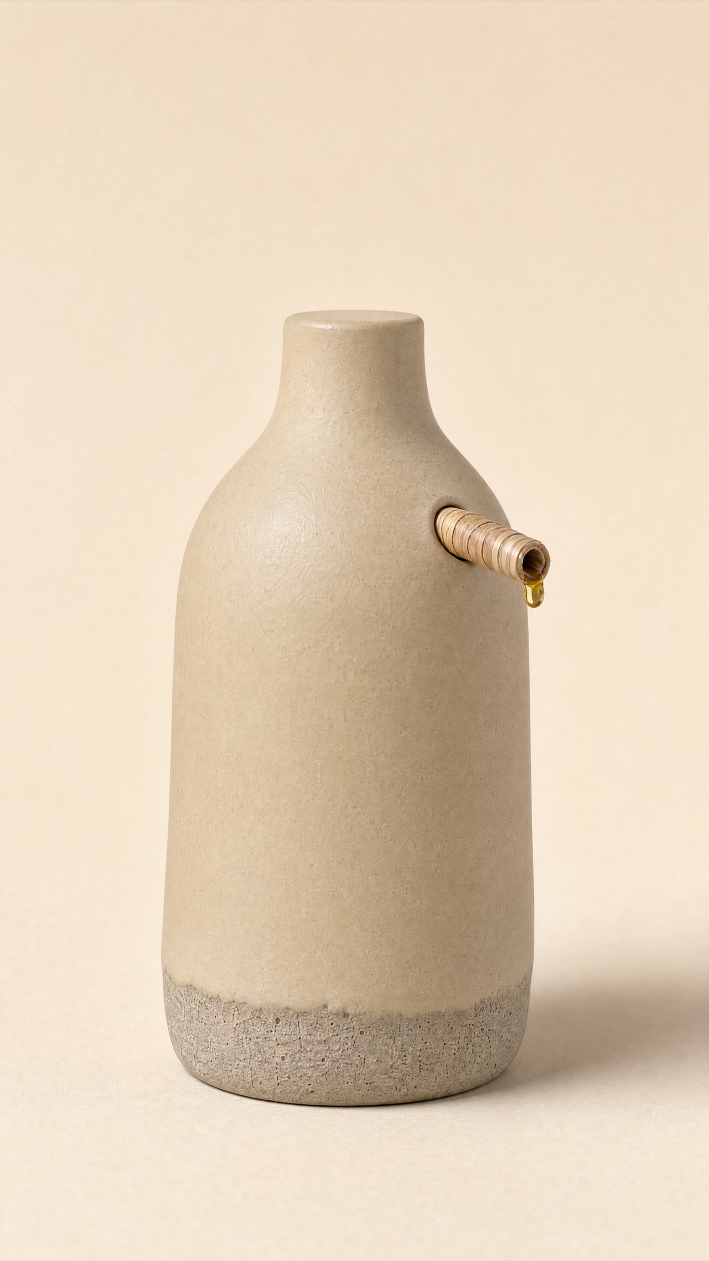 Reed Cruet — the full studio frame.